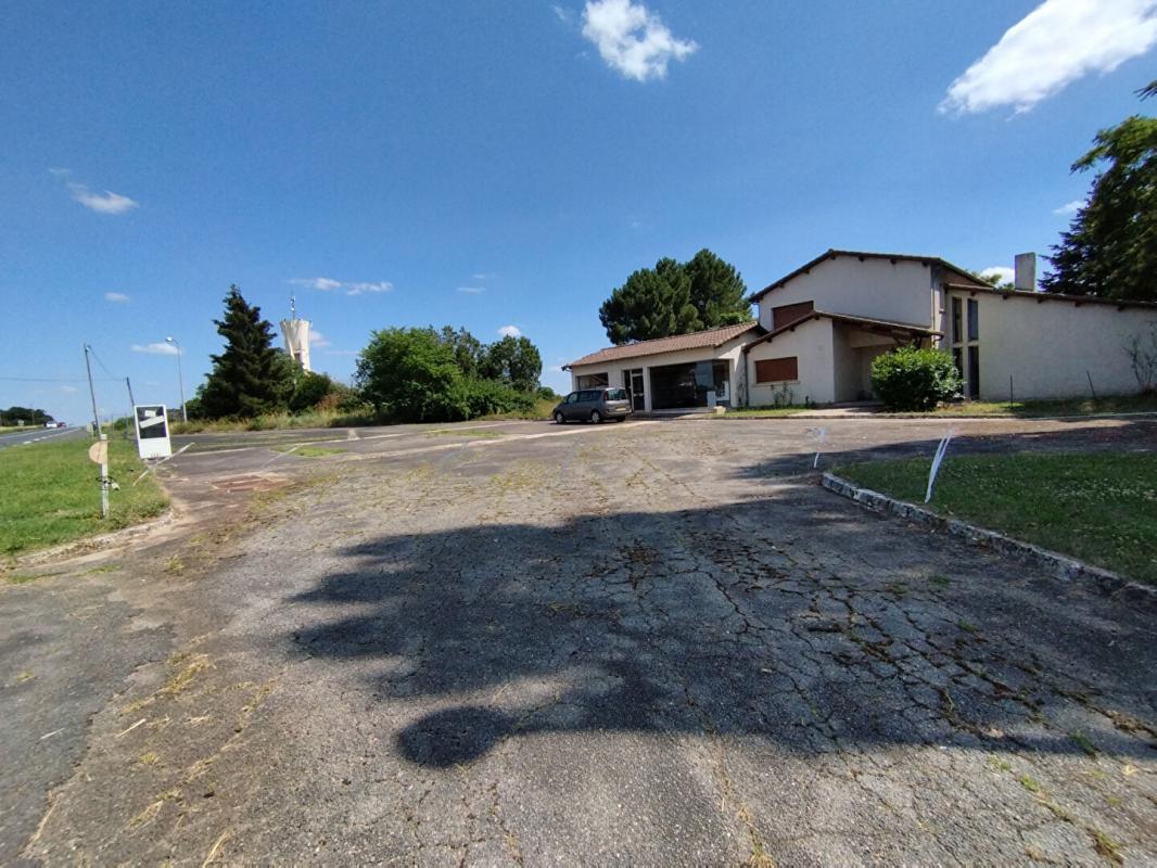 SAINT-JULIEN-L'ARS ST JULIEN L'ARS/SEVRES ANXAUMONT - Maison 4 chambres - 168 m2 - + local commercial - Parcelle 8 916 m2 15
