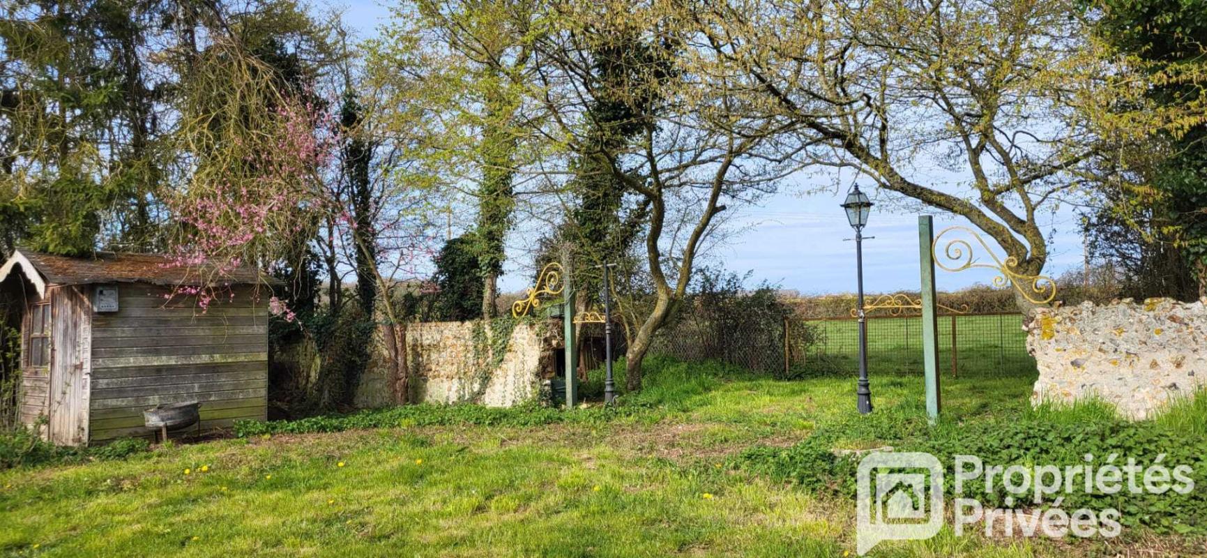LA FERTE-VIDAME Maison de Maître avec prairies et annexes 17