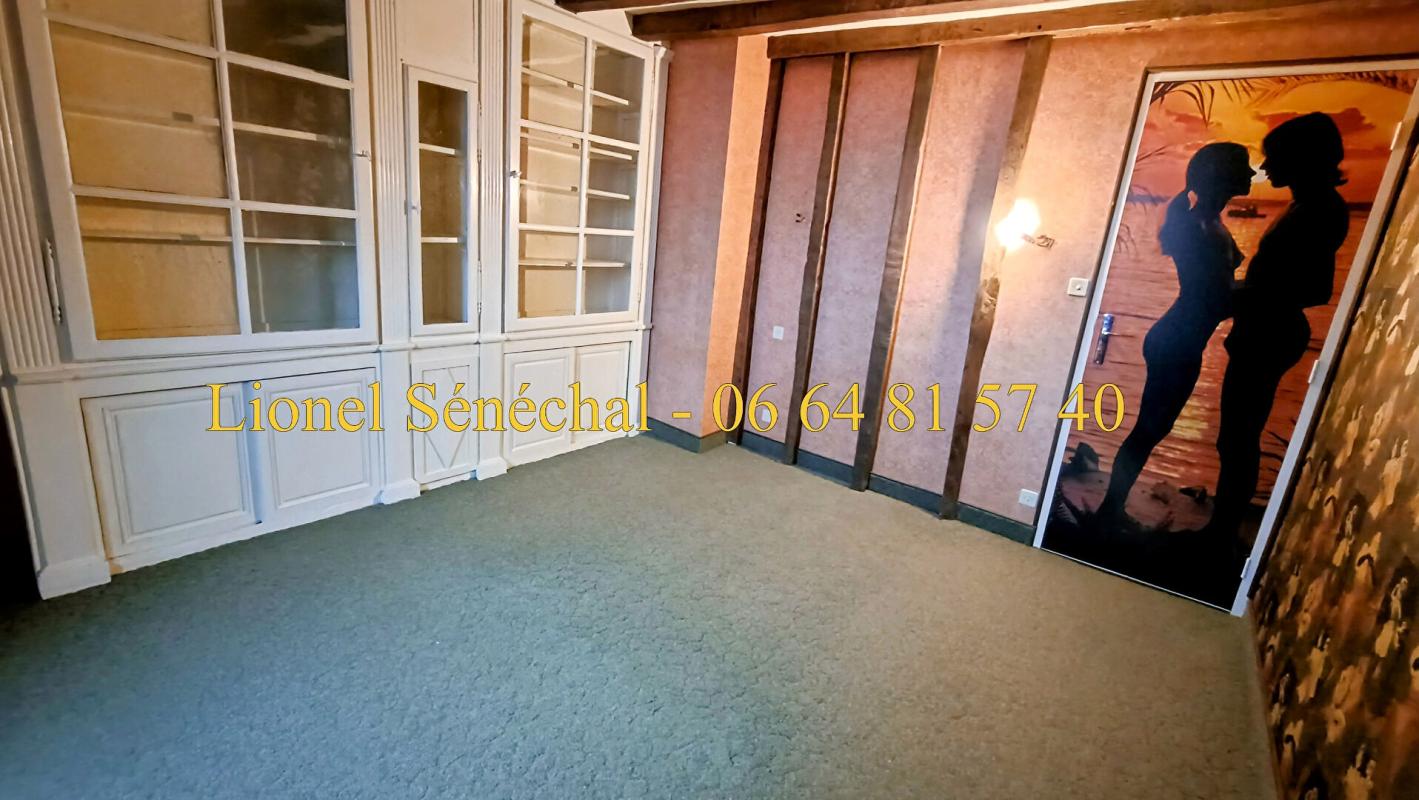 BEAUMONT-SUR-SARTHE Maison de ville atypique avec ses superbes façades extérieures en pierre de 118 m2 habitables (160 m2 au sol) 11