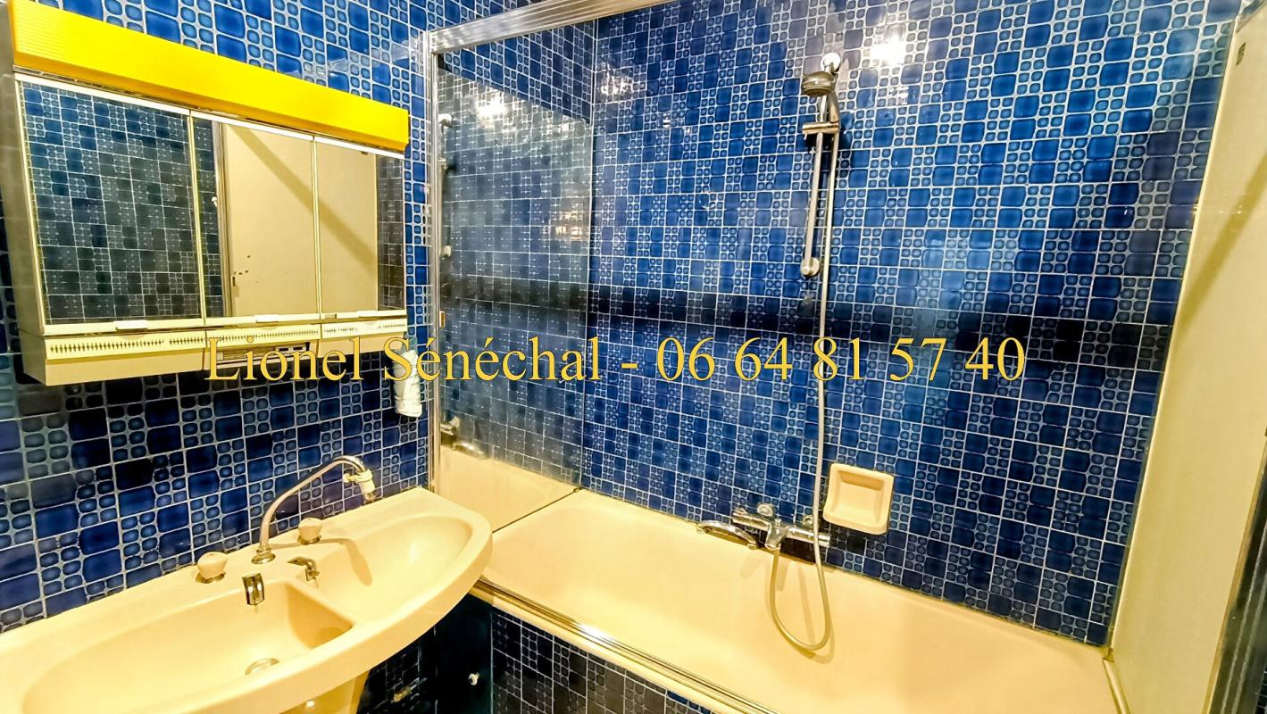 BEAUMONT-SUR-SARTHE Maison de ville atypique avec ses superbes façades extérieures en pierre de 118 m2 habitables (160 m2 au sol) 12