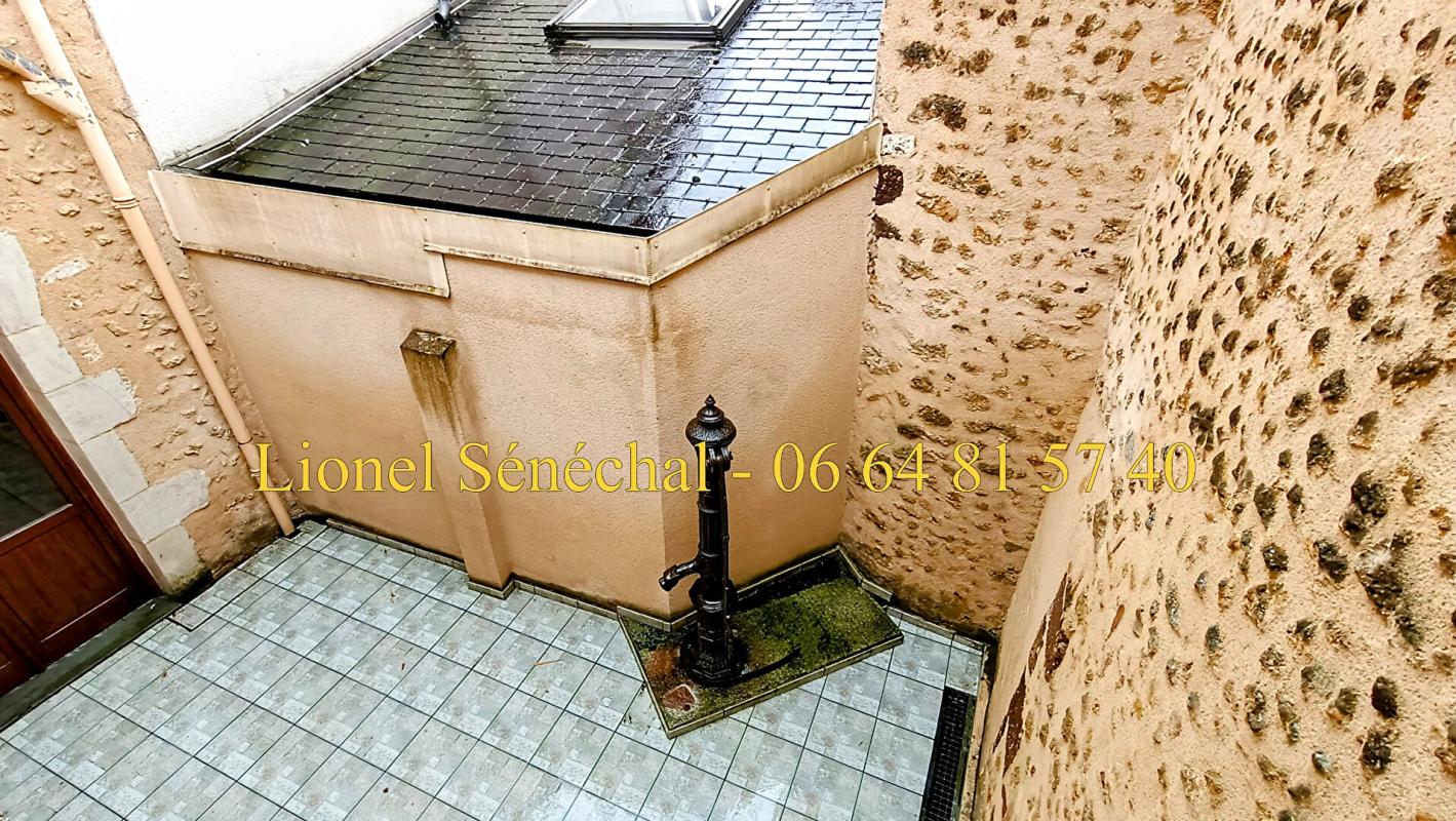 BEAUMONT-SUR-SARTHE Maison de ville atypique avec ses superbes façades extérieures en pierre de 118 m2 habitables (160 m2 au sol) 15