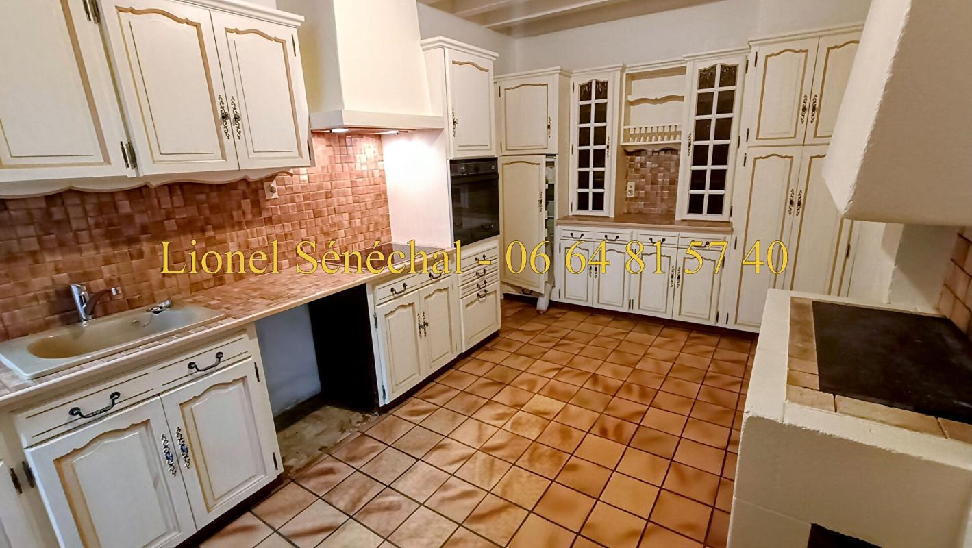 BEAUMONT-SUR-SARTHE Maison de ville atypique avec ses superbes façades extérieures en pierre de 118 m2 habitables (160 m2 au sol) 7