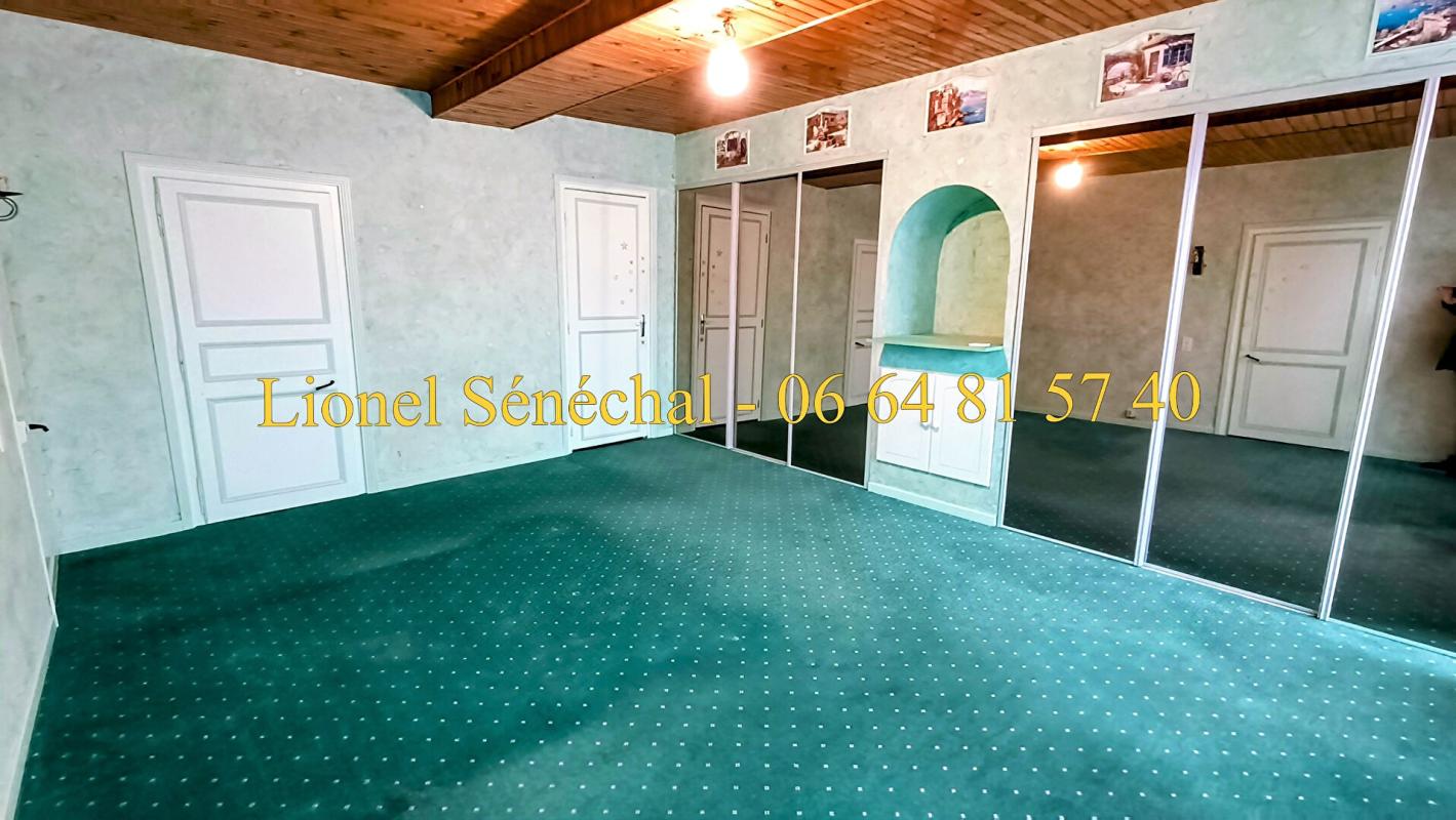 BEAUMONT-SUR-SARTHE Maison de ville atypique avec ses superbes façades extérieures en pierre de 118 m2 habitables (160 m2 au sol) 9