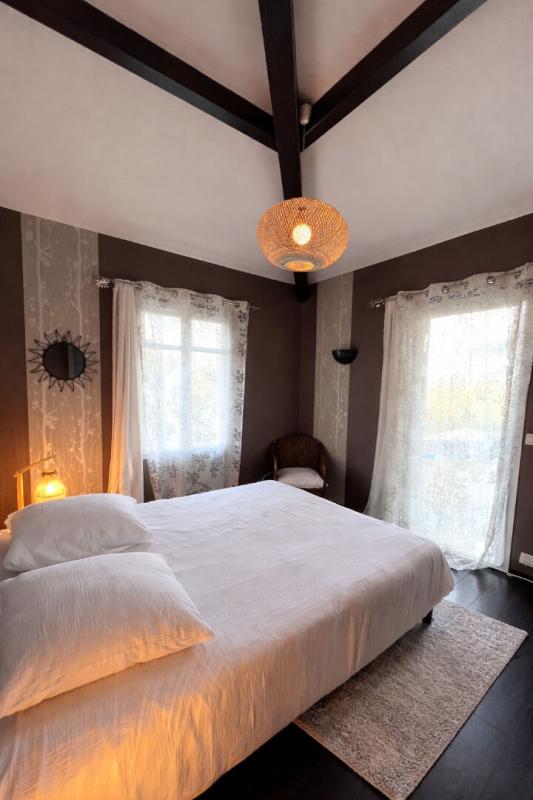 FLEURIEUX-SUR-L'ARBRESLE FLEURIEUX SUR L'ARBRESLE. Villa 195 m2 -5 chambres- sur terrain 1656 m2 avec dépendances et piscine 10