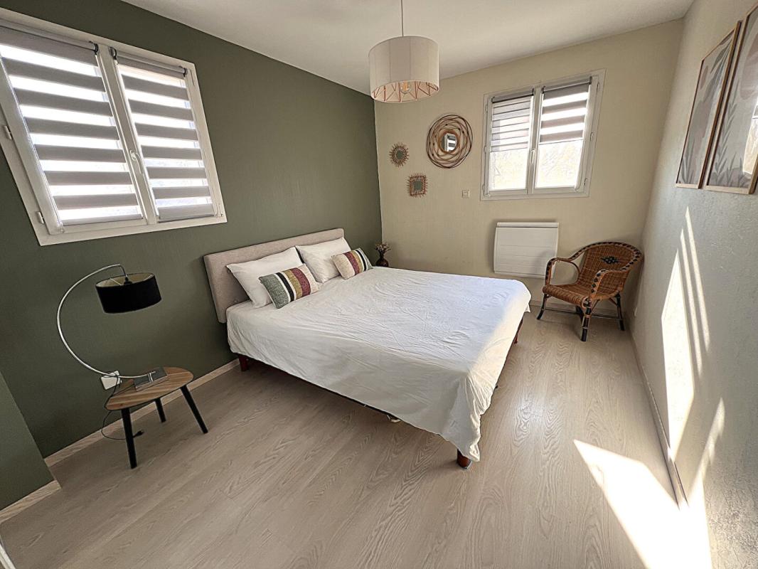 FLEURIEUX-SUR-L'ARBRESLE FLEURIEUX SUR L'ARBRESLE. Villa 195 m2 -5 chambres- sur terrain 1656 m2 avec dépendances et piscine 11