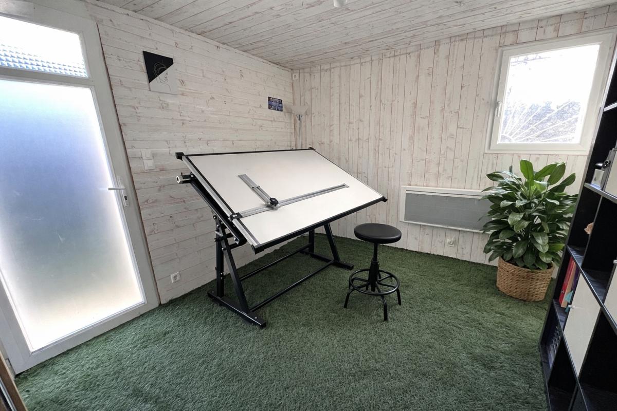 FLEURIEUX-SUR-L'ARBRESLE FLEURIEUX SUR L'ARBRESLE. Villa 195 m2 -5 chambres- sur terrain 1656 m2 avec dépendances et piscine 13