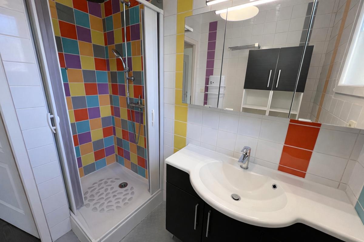 FLEURIEUX-SUR-L'ARBRESLE FLEURIEUX SUR L'ARBRESLE. Villa 195 m2 -5 chambres- sur terrain 1656 m2 avec dépendances et piscine 16