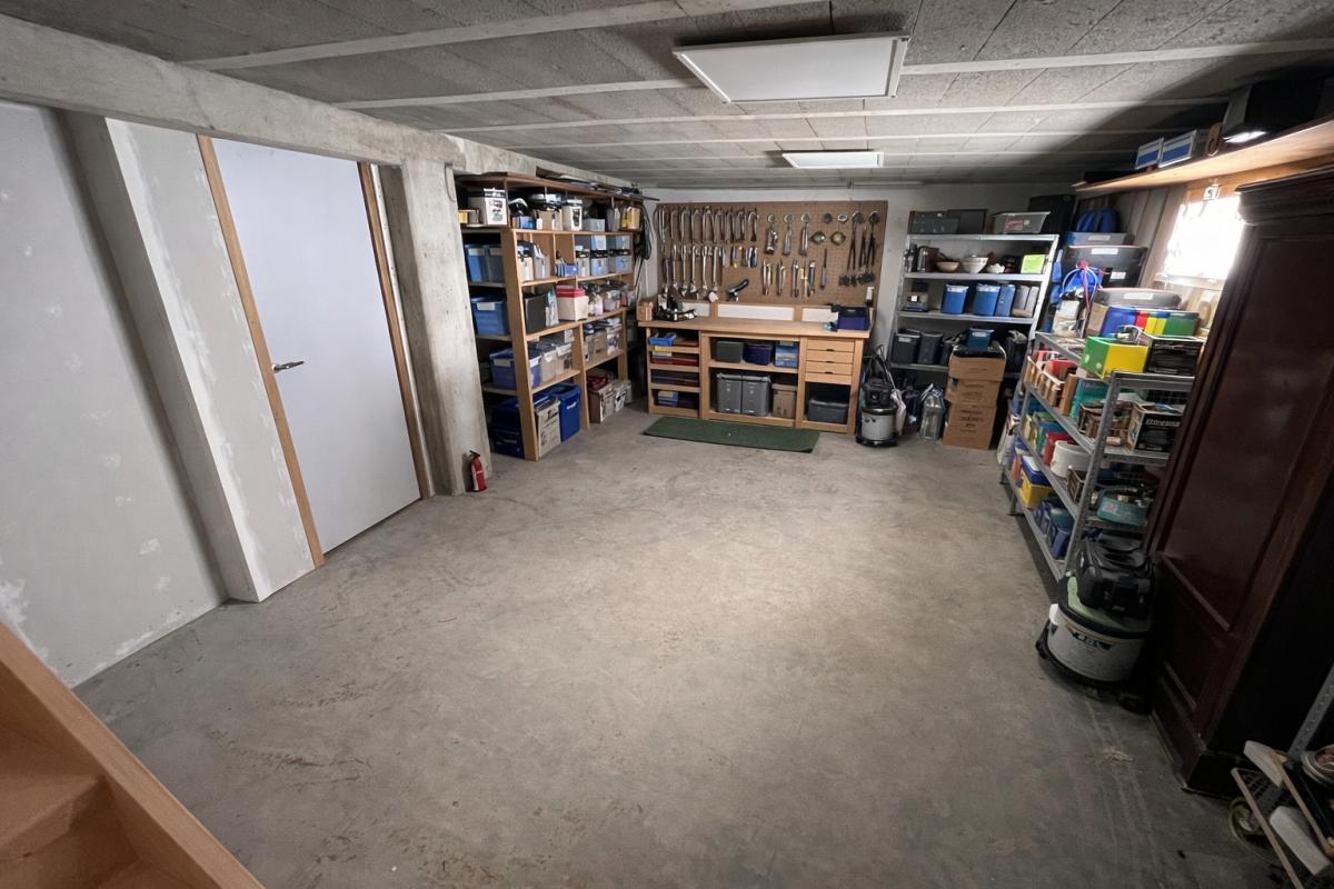 FLEURIEUX-SUR-L'ARBRESLE FLEURIEUX SUR L'ARBRESLE. Villa 195 m2 -5 chambres- sur terrain 1656 m2 avec dépendances et piscine 17