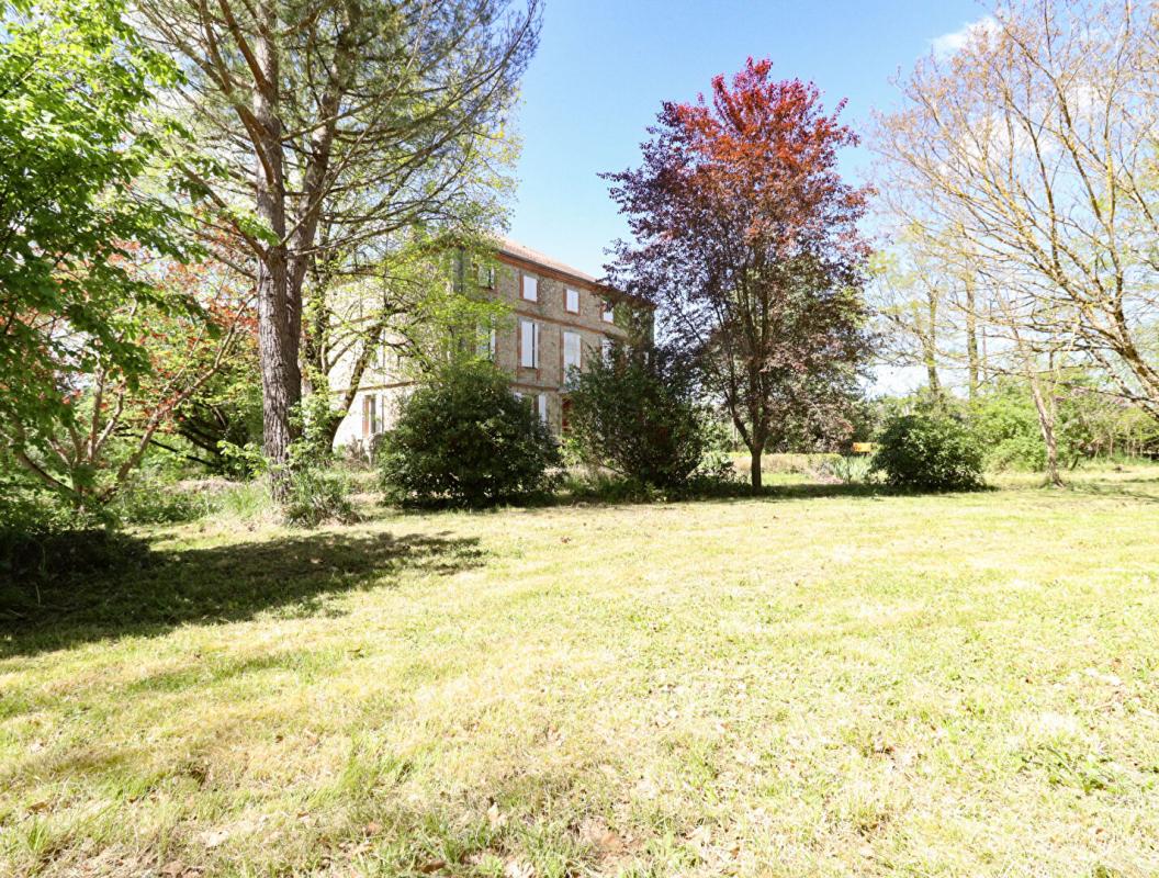 GRAULHET Superbe maison de maître - 284 m² habitables - Parc arboré de 3 800 m² 10