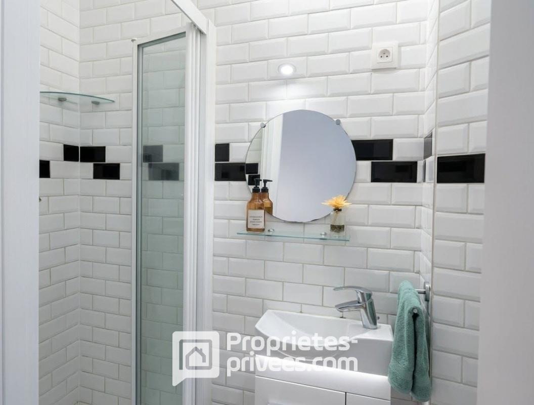 PARIS-18E-ARRONDISSEMENT Quartier des Abbesses - Studio - 11.55 m2 7