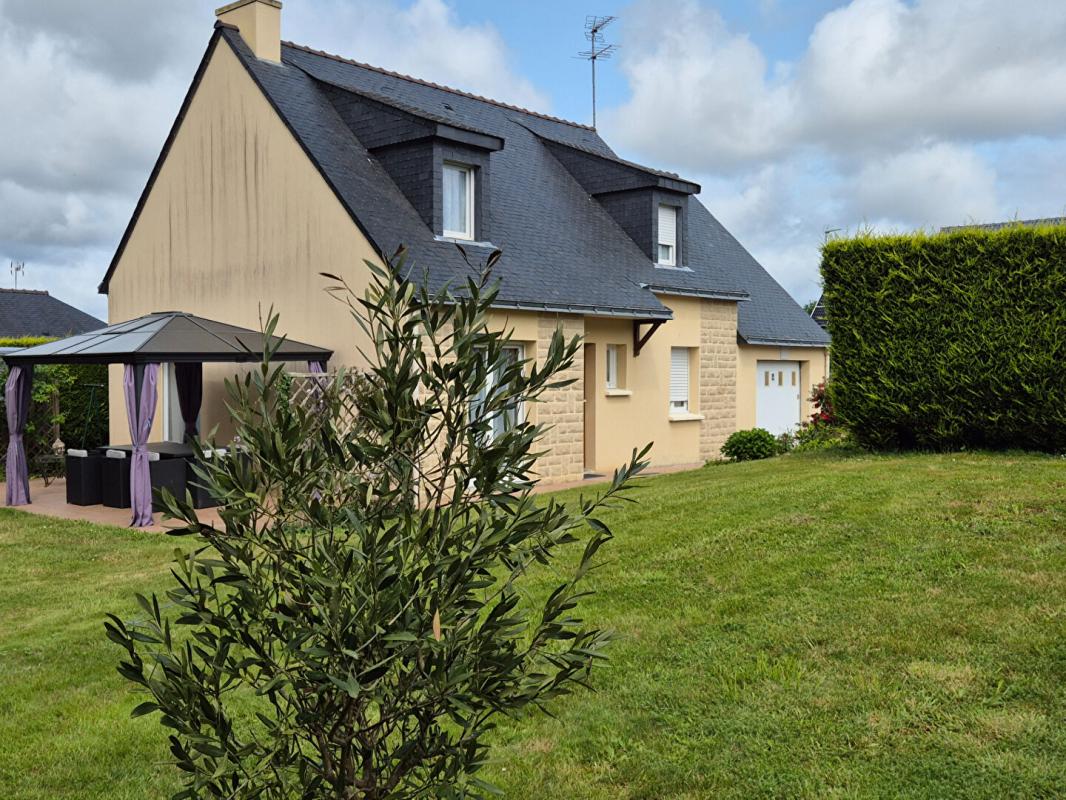 CLEGUER Maison Cleguer 6 pièces et piscine . Surface habitable de 203 m2 - En campagne mais proche de Plouay 1