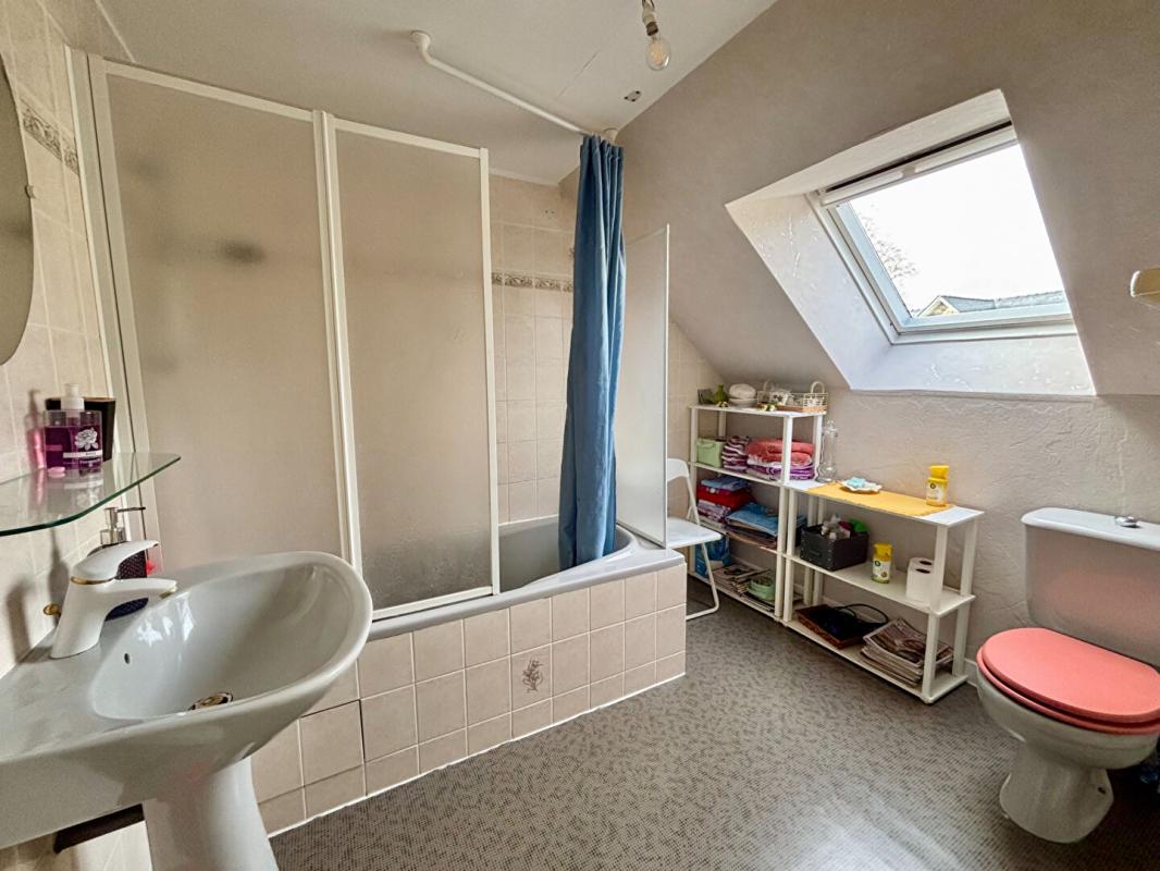 SAINT-ANDRE-DES-EAUX Maison Saint Andre Des Eaux- grand terrain - 145 m2 habitable possible 12