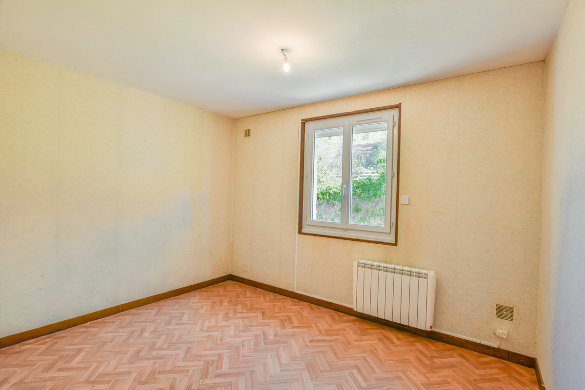 COUZE-ET-SAINT-FRONT Maison 5 pièce(s) 98 m2 plein pied, 3ch, grande sous sol, jardin 1977M2 10