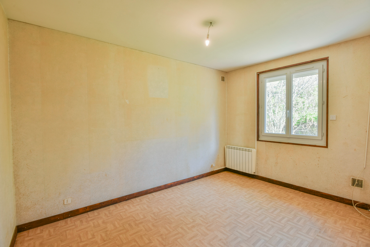 COUZE-ET-SAINT-FRONT Maison 5 pièce(s) 98 m2 plein pied, 3ch, grande sous sol, jardin 1977M2 11