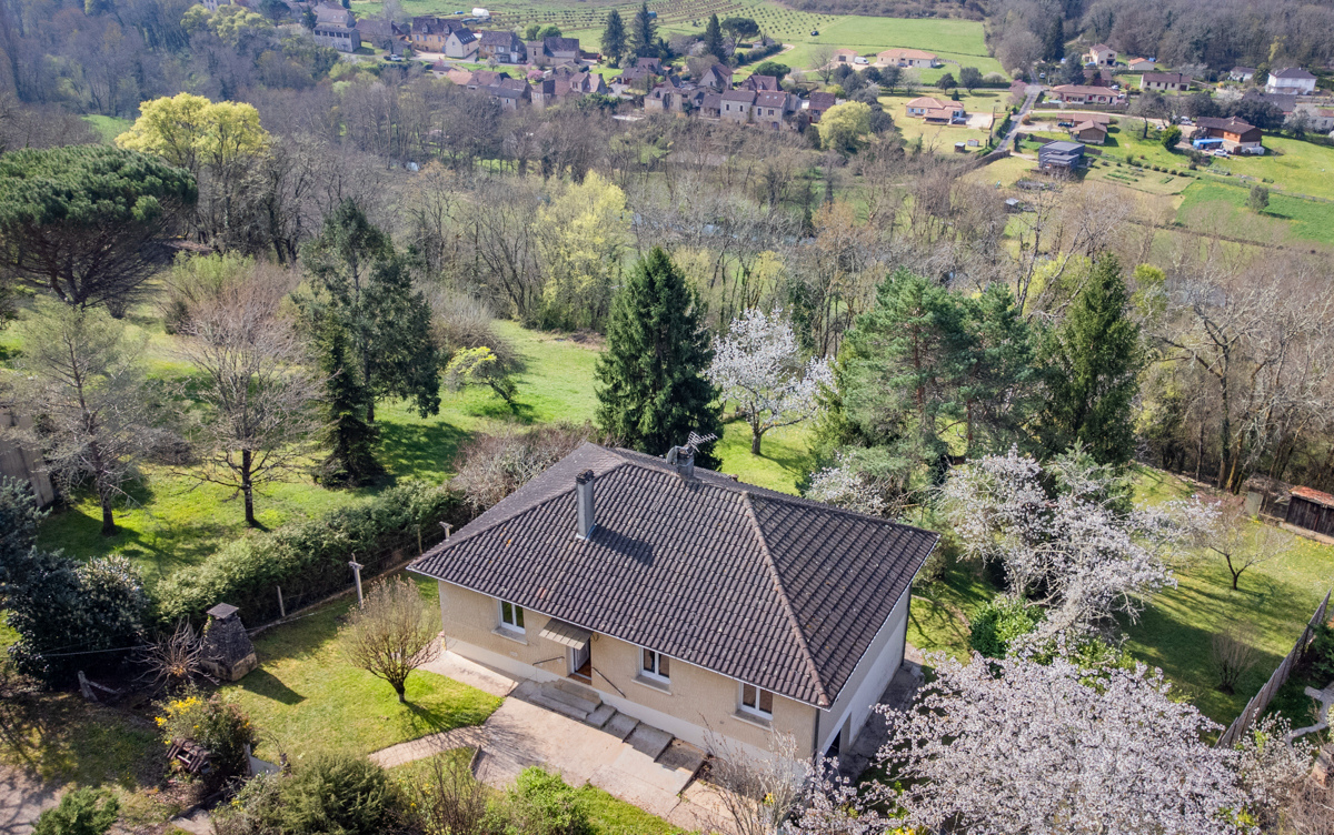 COUZE-ET-SAINT-FRONT Maison 5 pièce(s) 98 m2 plein pied, 3ch, grande sous sol, jardin 1977M2 18