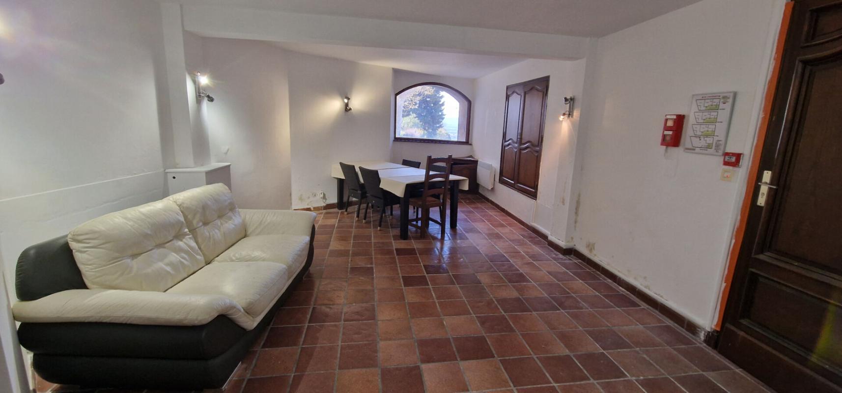 LE BARROUX Maison 186m² ? 9 chambres ? Fort potentiel au pied du Mont Ventoux 1