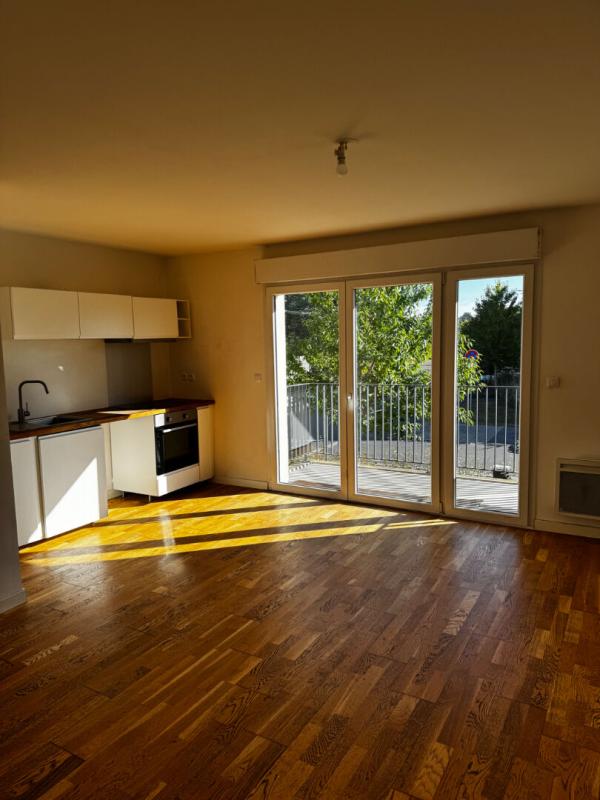 LENS T3 de 67 m² avec balcon, parking et équipements modernes 8