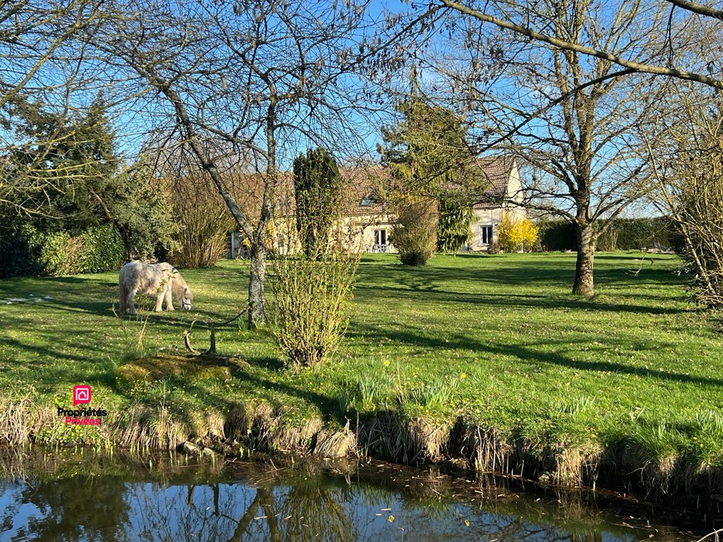 NEAUPHE-SOUS-ESSAI Proche de SEES L'EVECHE (61500)  PROPRIETE , 9 pièce(s)  220 m2 environ, 5 chambres, PRIX  218 000, honoraires 6,34% inclus à la charge de l'acquéreur, soit  205 000 hors honoraires 1