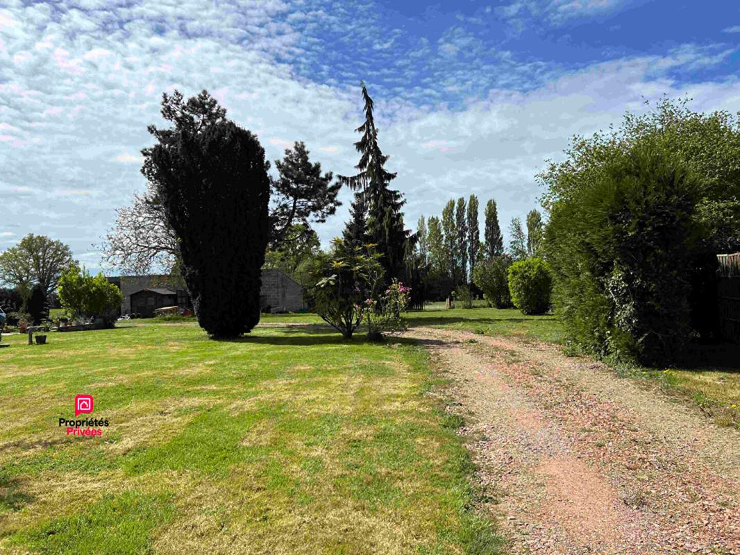 NEAUPHE-SOUS-ESSAI Proche de SEES L'EVECHE (61500)  PROPRIETE , 9 pièce(s)  220 m2 environ, 5 chambres, PRIX  218 000, honoraires 6,34% inclus à la charge de l'acquéreur, soit  205 000 hors honoraires 14