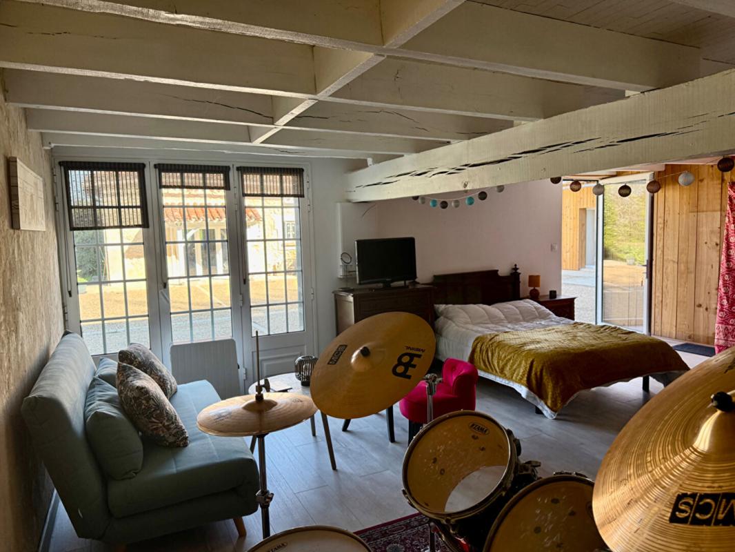 MONTREM Ensemble immobilier rénové avec prestations de qualité - Cadre naturel et potentiel professionnel 15