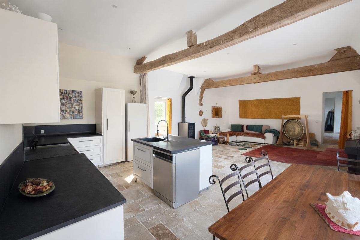 MONTREM Ensemble immobilier rénové avec prestations de qualité - Cadre naturel et potentiel professionnel 6