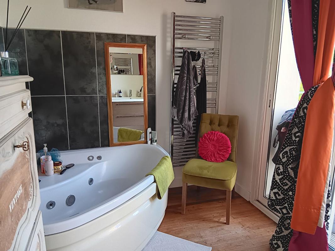 CAHORS Maison Cahors 46000 avec piscine et grad terrain, 150 m², 3 chambres 11