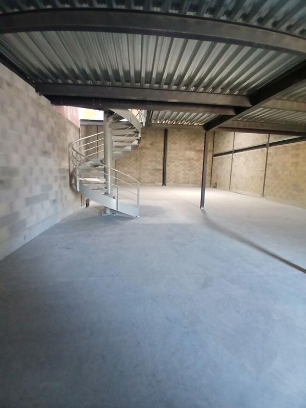 BEZIERS 34500 BEZIERS -  LOCAUX COMMERCIAUX, ZONE DE MERCORAN 6