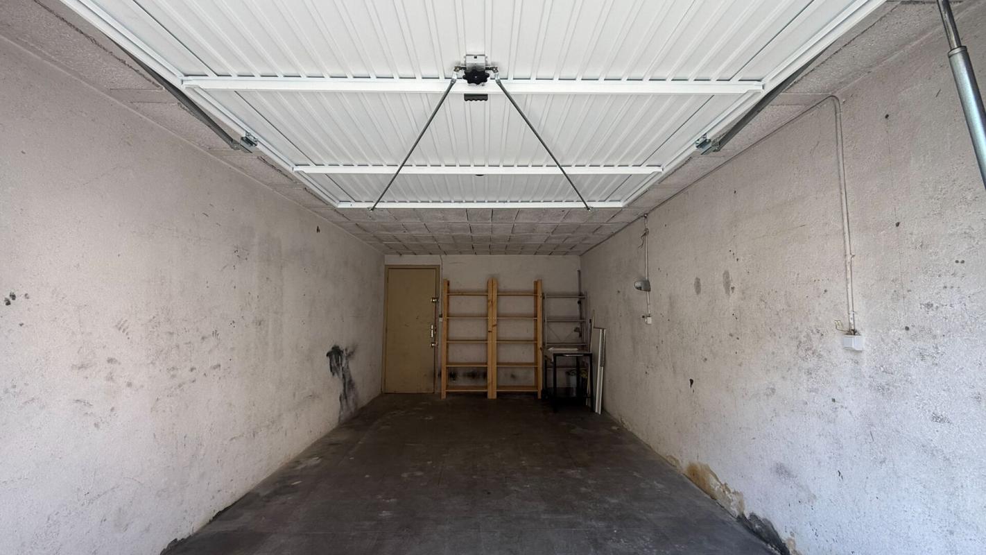 PERPIGNAN À VENDRE  Garage 20 m² avec point d'eau Quartier Saint-Assiscle, Perpignan 3