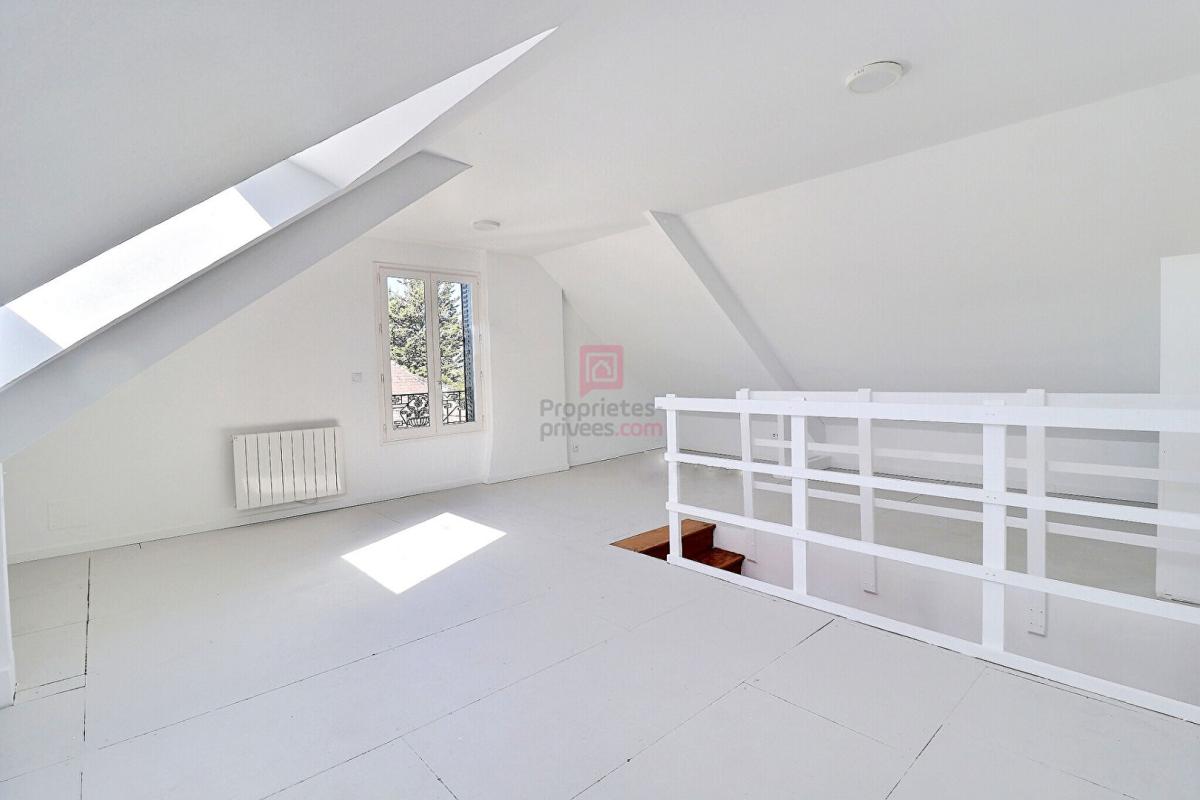 SAINTE-GENEVIEVE-DES-BOIS Maison Sainte Genevieve Des Bois 6 pièces 102 m² 12