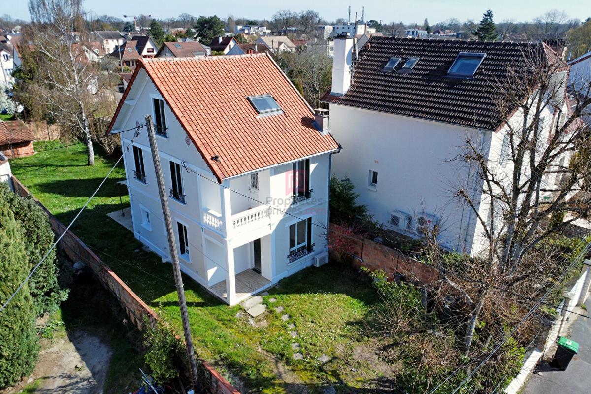 SAINTE-GENEVIEVE-DES-BOIS Maison Sainte Genevieve Des Bois 6 pièces 102 m² 2