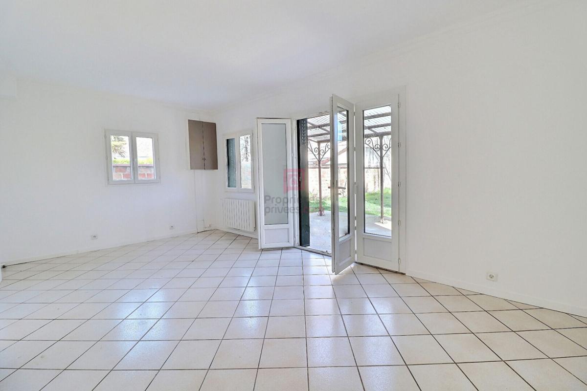 SAINTE-GENEVIEVE-DES-BOIS Maison Sainte Genevieve Des Bois 6 pièces 102 m² 3