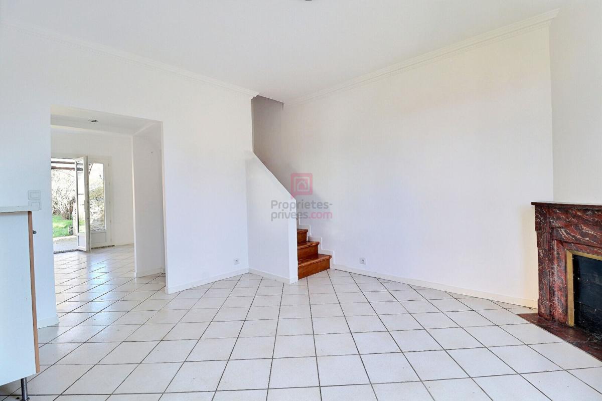 SAINTE-GENEVIEVE-DES-BOIS Maison Sainte Genevieve Des Bois 6 pièces 102 m² 6