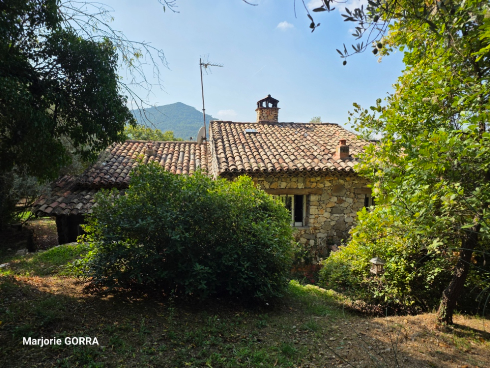 ROUGIERS ROUGIERS VILLA T5 sur 1857 m² de terrain 11