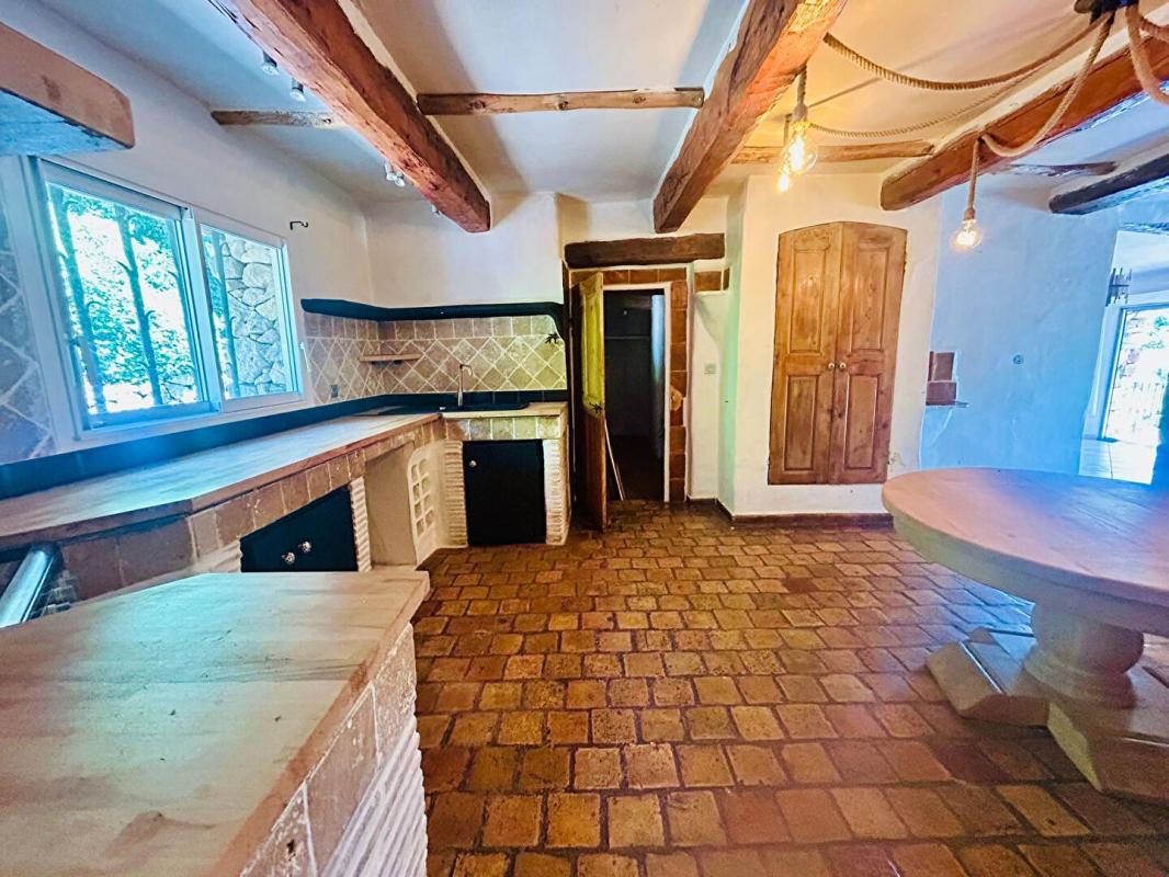 ROUGIERS ROUGIERS VILLA T5 sur 1857 m² de terrain 12