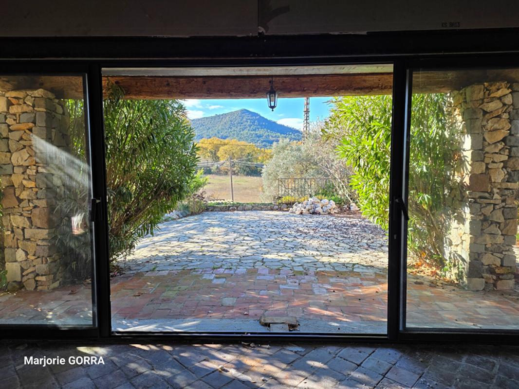 ROUGIERS ROUGIERS VILLA T5 sur 1857 m² de terrain 13