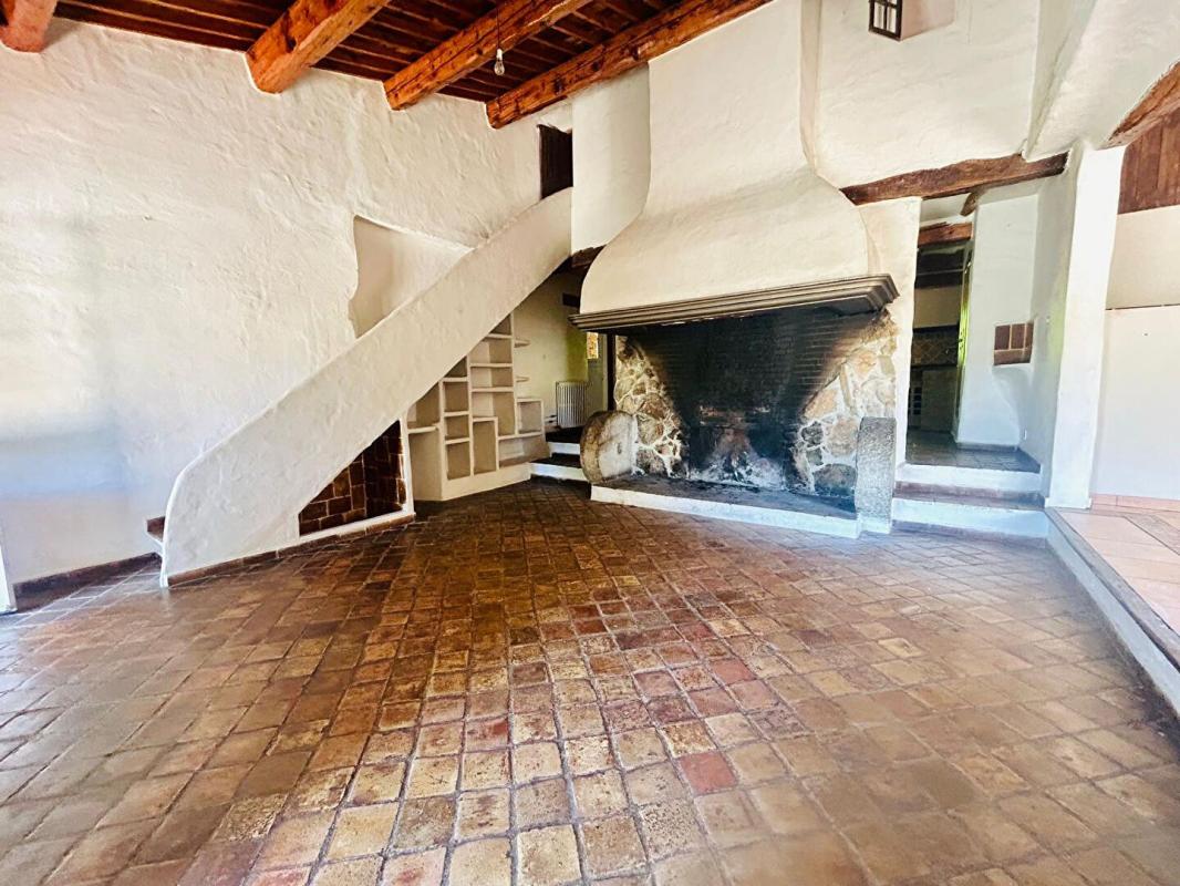 ROUGIERS ROUGIERS VILLA T5 sur 1857 m² de terrain 14