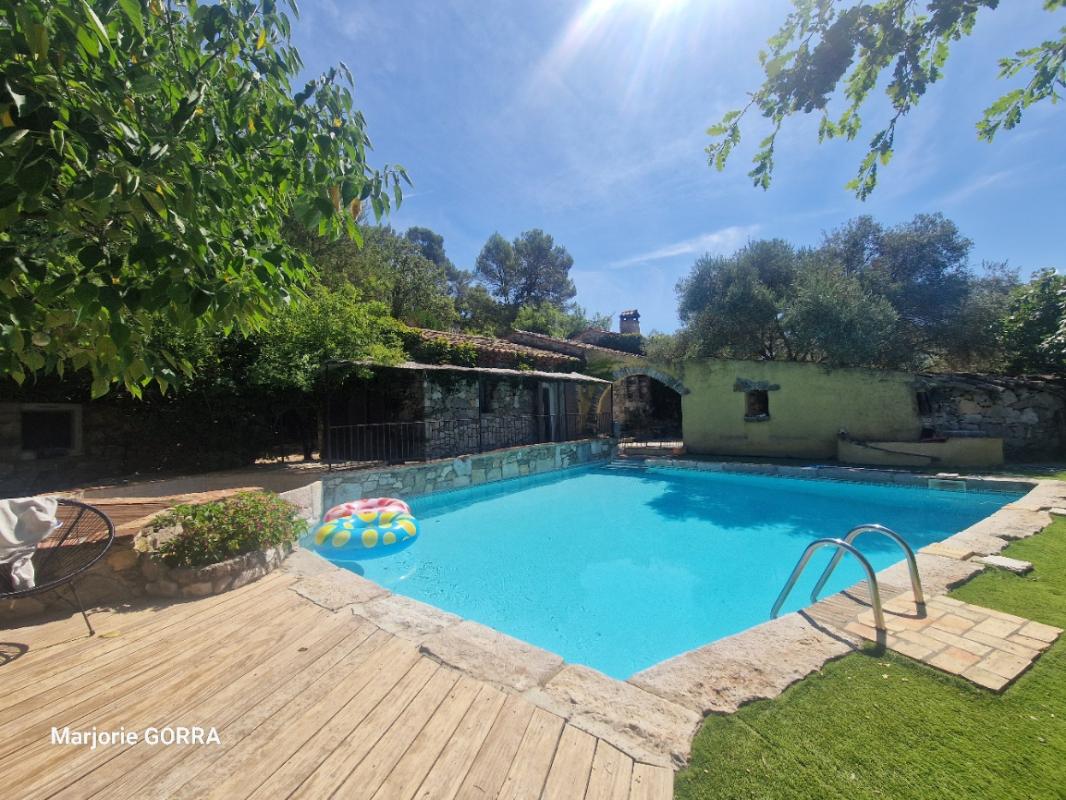 ROUGIERS ROUGIERS VILLA T5 sur 1857 m² de terrain 2