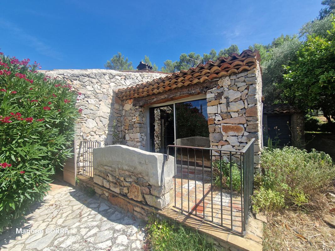 ROUGIERS ROUGIERS VILLA T5 sur 1857 m² de terrain 6