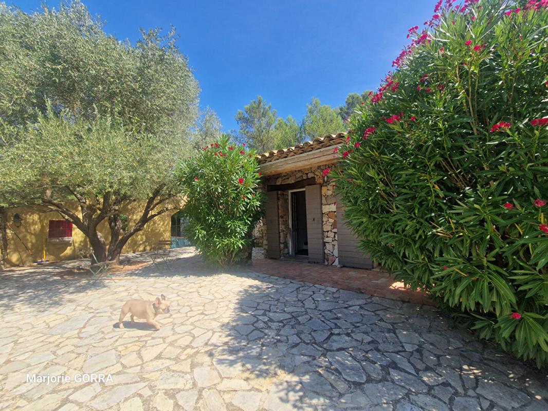 ROUGIERS ROUGIERS VILLA T5 sur 1857 m² de terrain 7