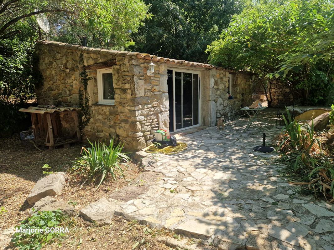 ROUGIERS ROUGIERS VILLA T5 sur 1857 m² de terrain 8