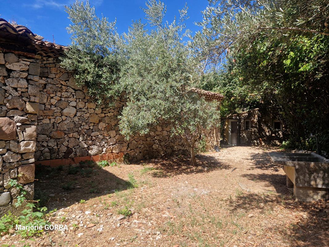 ROUGIERS ROUGIERS VILLA T5 sur 1857 m² de terrain 9