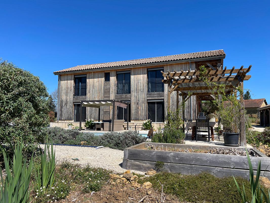 SAINT-AVIT-SENIEUR Maison récente de style séchoir à tabac, lumière, confort et village à pied 16