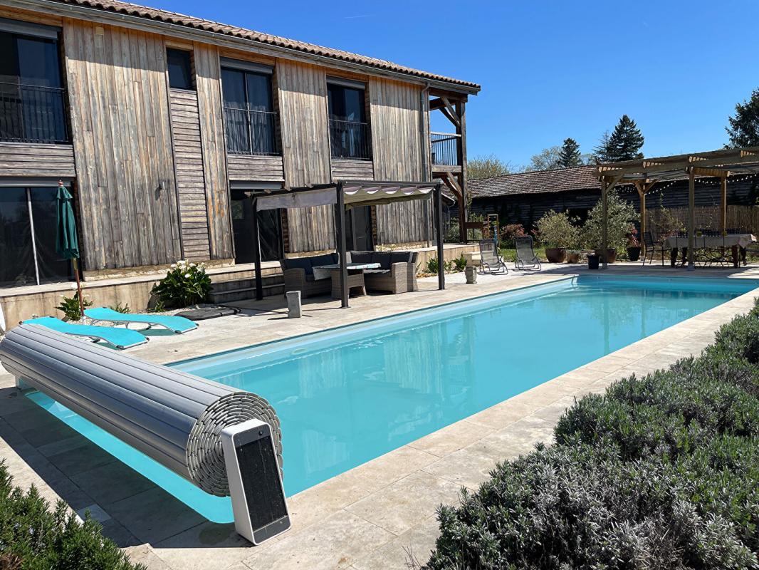 SAINT-AVIT-SENIEUR Maison récente de style séchoir à tabac, lumière, confort et village à pied 17