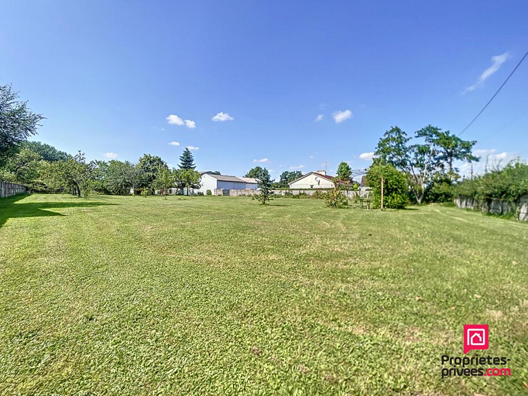 SAINT-AIGNAN Maison de plain-pied avec verger, piscine et grands hangars 13
