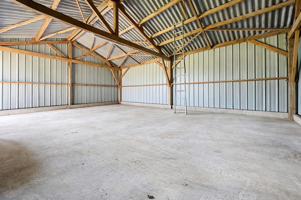 SAINT-AIGNAN Maison de plain-pied avec verger, piscine et grands hangars 15