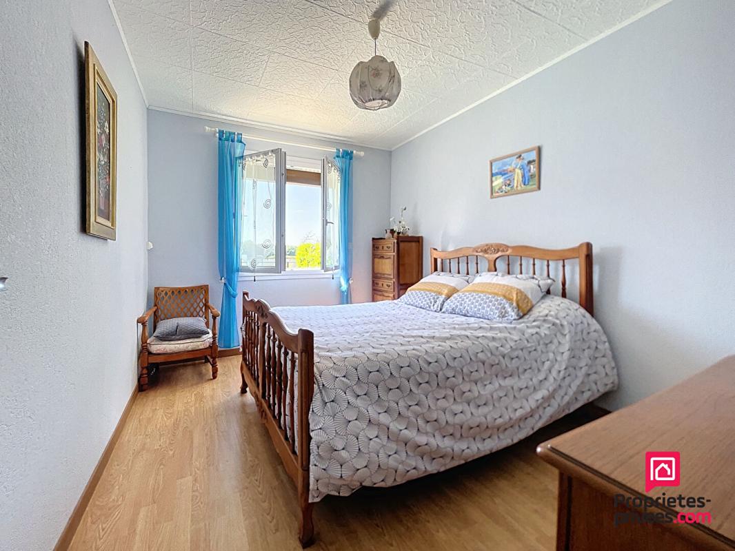 SAINT-AIGNAN Maison de plain-pied avec verger, piscine et grands hangars 8