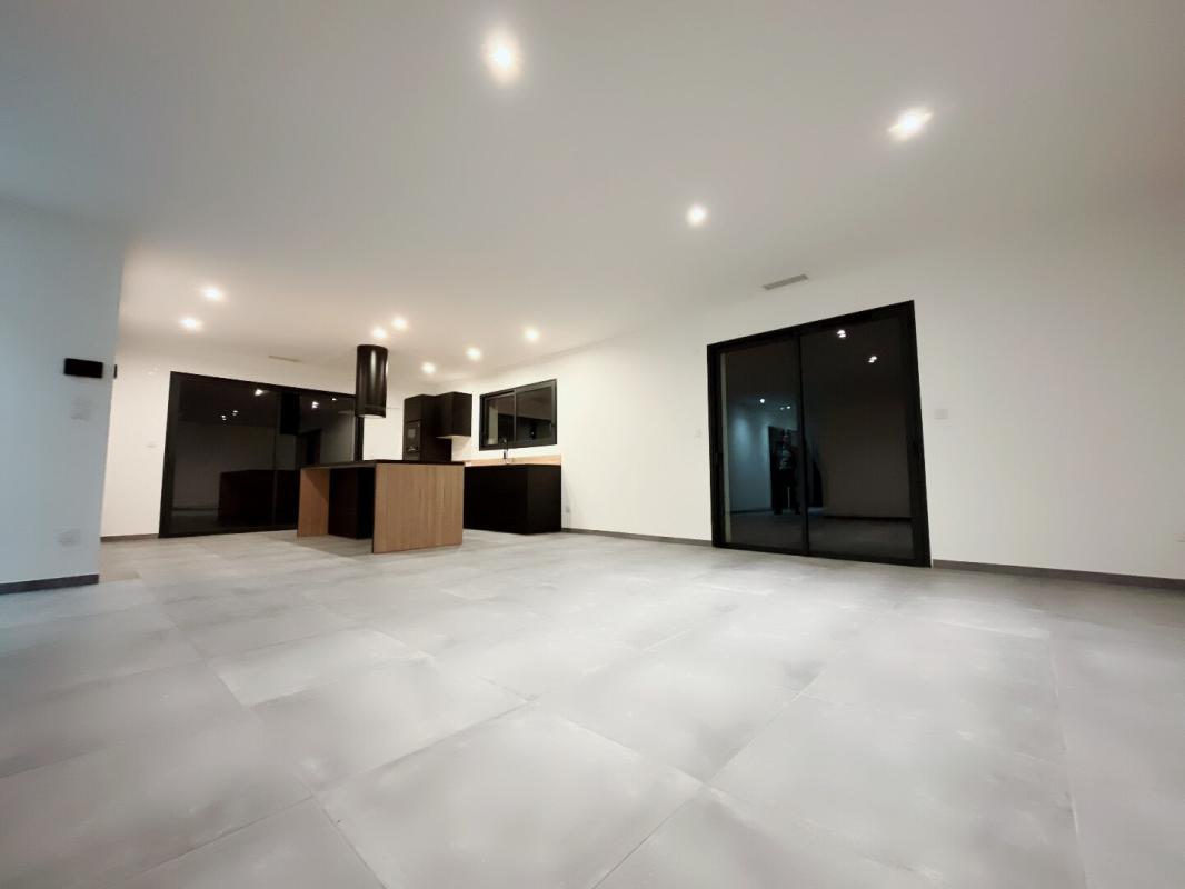 PERPIGNAN Magnifique maison de 135 m² en R+1 comprenant 4 chambres de 2025 sur un terrain 3 faces piscinable de 341 m² 4