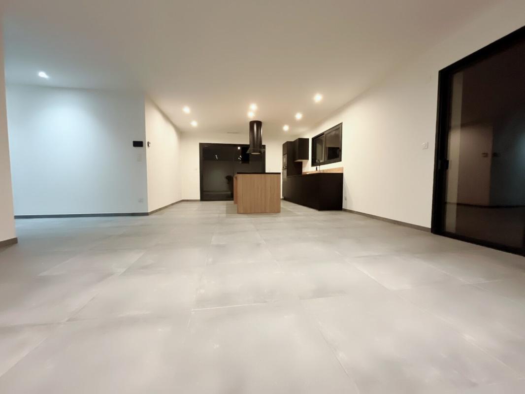 PERPIGNAN Magnifique maison de 135 m² en R+1 comprenant 4 chambres de 2025 sur un terrain 3 faces piscinable de 341 m² 5