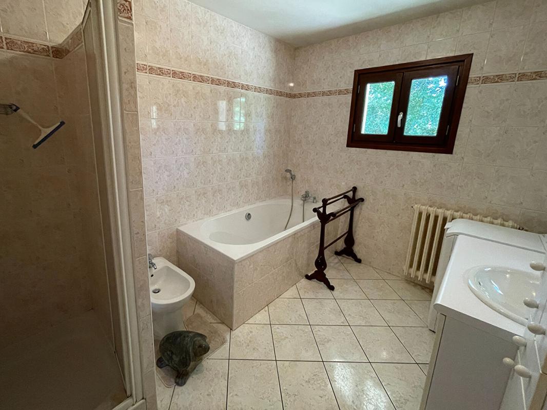 BOURNEL Maison sur deux niveaux avec jardin clôturé, à proximité de Villeréal 11