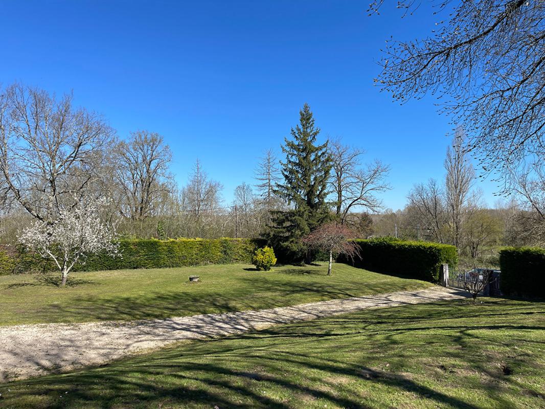 BOURNEL Maison sur deux niveaux avec jardin clôturé, à proximité de Villeréal 12